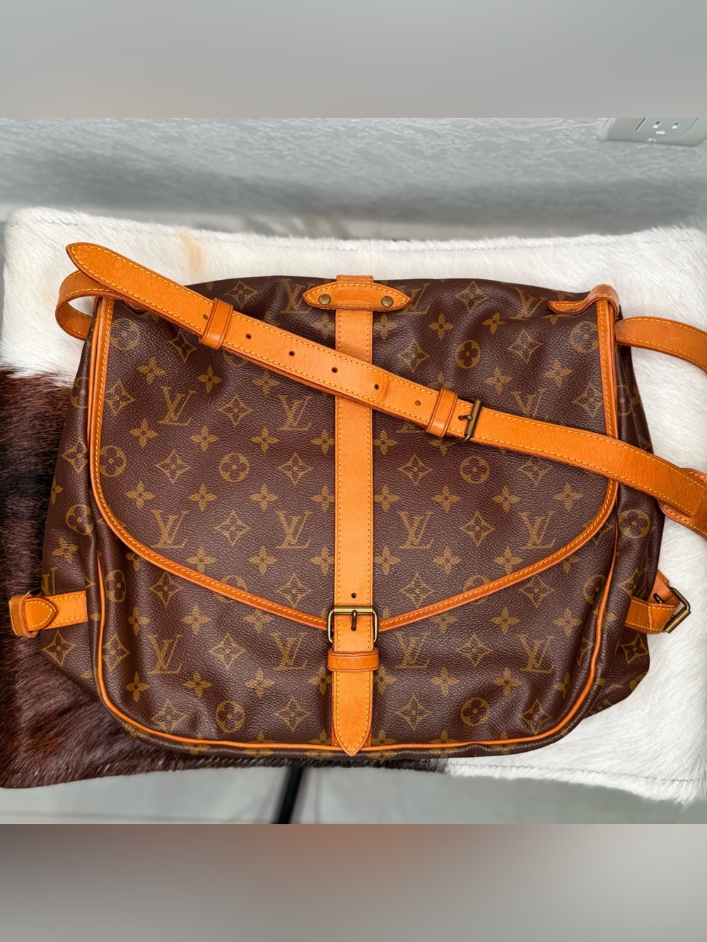 Louis Vuitton Saumur 35 Crossbody Expandable Saddlebag w/ Side-Buckle MN:M42254